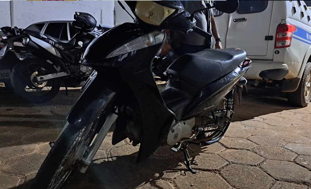 Moto furtada no Conquista é encontrada pela Polícia Militar e condutor é levado à Defla