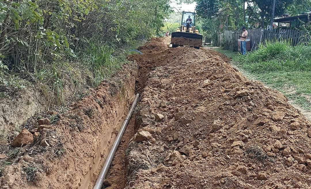 Parceria do Saneacre, Prefeitura de Xapuri e deputado Manoel Moraes leva água tratada para moradores do Jequiá