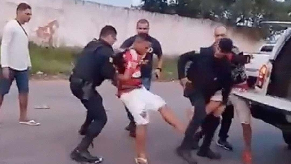 Policiais são hostilizados no Tancredo Neves após prenderem acusados de tráfico e furto; veja o vídeo