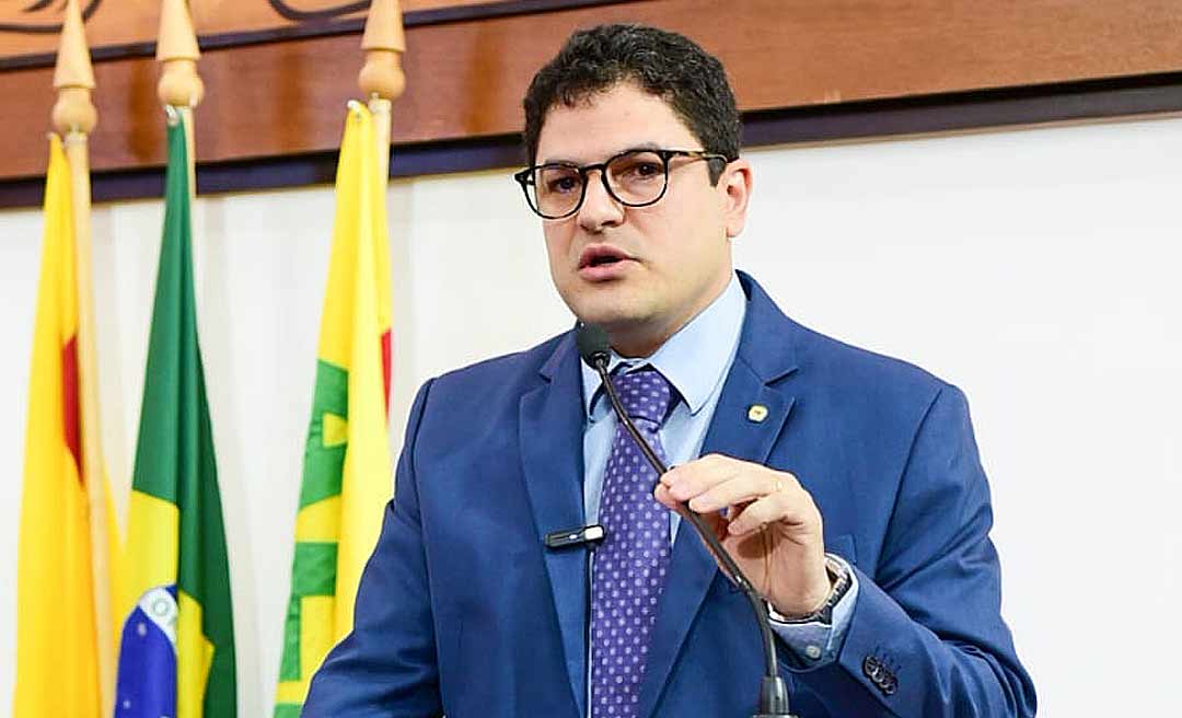 "Se o espetáculo não deu certo, não venham culpar a platéia", diz Eduardo Ribeiro ao mandar recado aos "cabeças brancas"