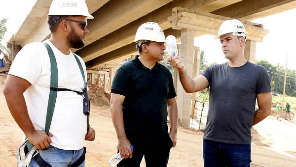 "Uma nova história", diz Nicolau ao visitar obras da ponte em Sena Madureira