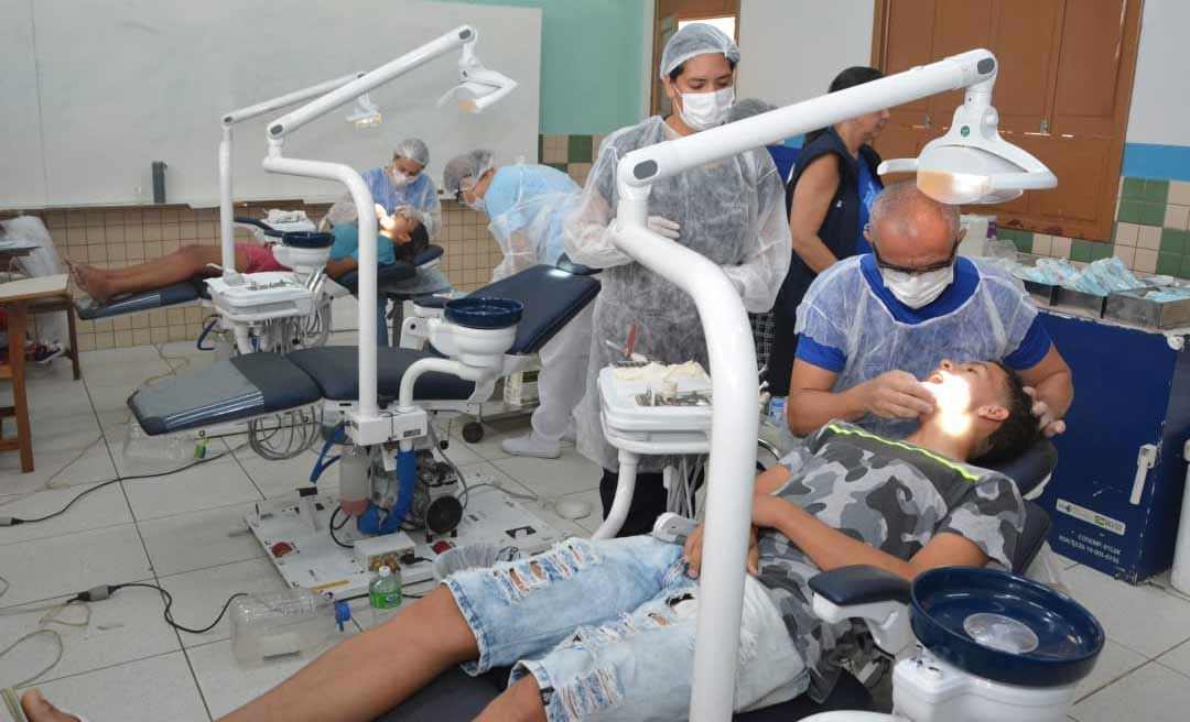 Prefeitura leva atendimento de saúde com consultas, odontologia, pré-natal, PCCU, testes rápidos e vacinação para a população da Baixada