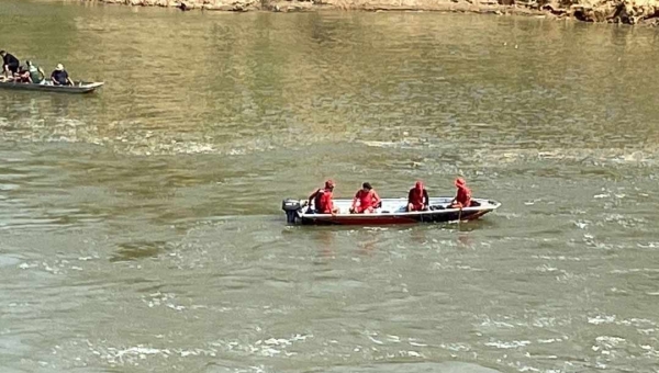 Jovem desaparece após mergulho na Cachoeira do Abraão, em Porto Acre