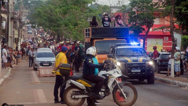 Cavalgada do Quinari 2023 e show nacional agitam Senador Guiomard no final de semana