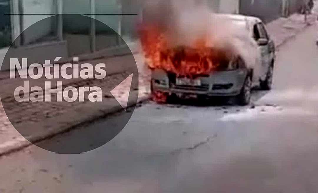 Carro pega fogo na Avenida Ceará após sofrer pane; Corpo de Bombeiros foi acionado