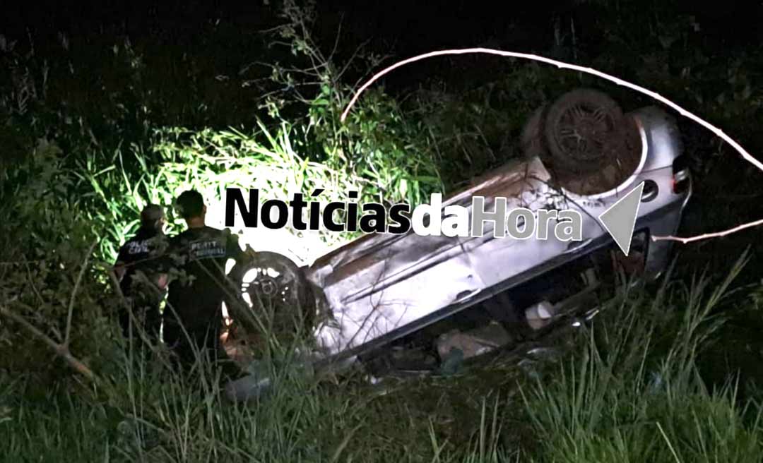 Casal bate boca quando dirigia, mulher perde controle e carro capota com filhos