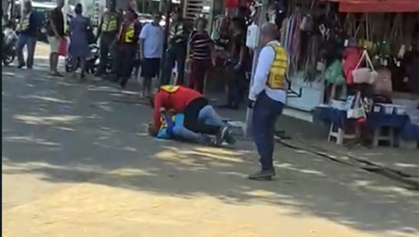 Mototaxistas brigam no Calçadão do Terminal Urbano de Rio Branco; veja o vídeo