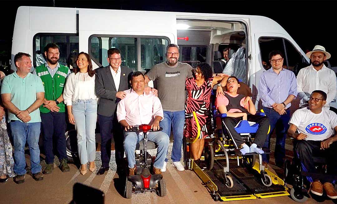 Van comprada com emenda de Alan Rick garante transporte de pacientes com deficiência atendidos pelo SUS