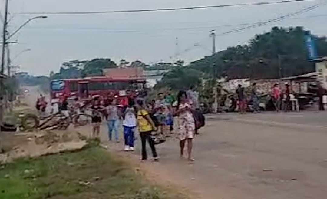 Manifestantes voltam a fechar AC-40 em protesto por melhorias em ramal