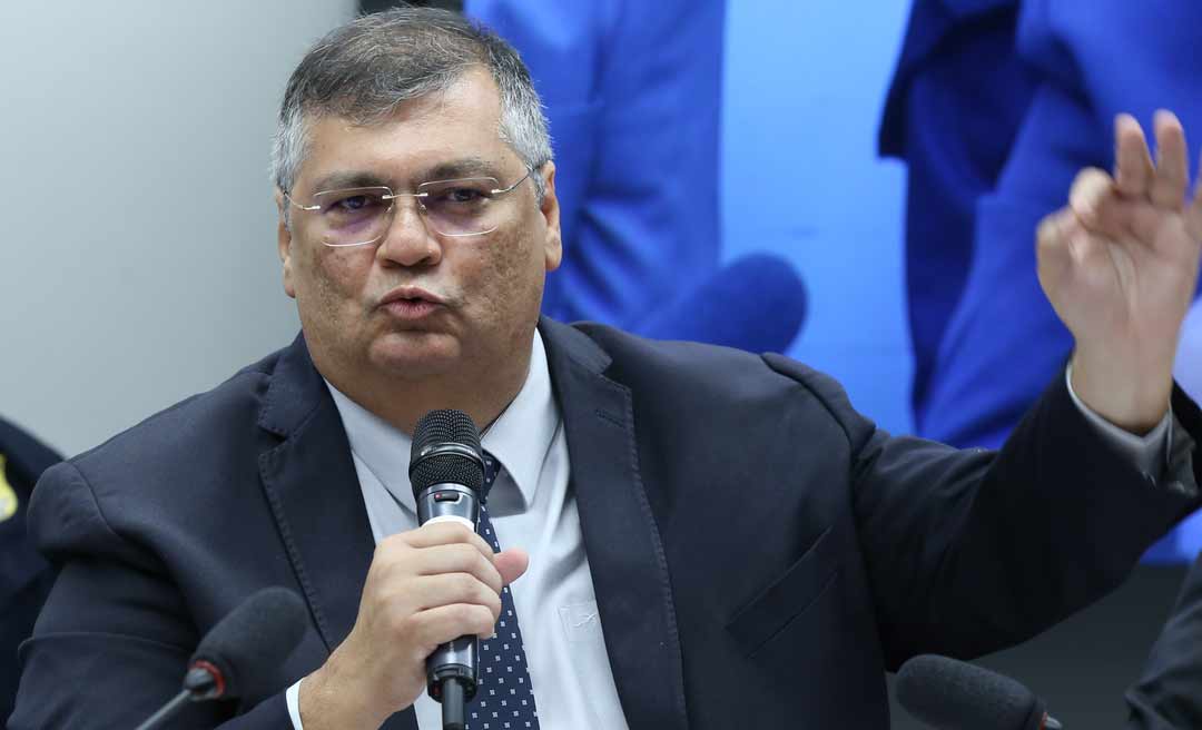 Ministro Flávio Dino defende mudança na lei para enquadrar facções como terroristas