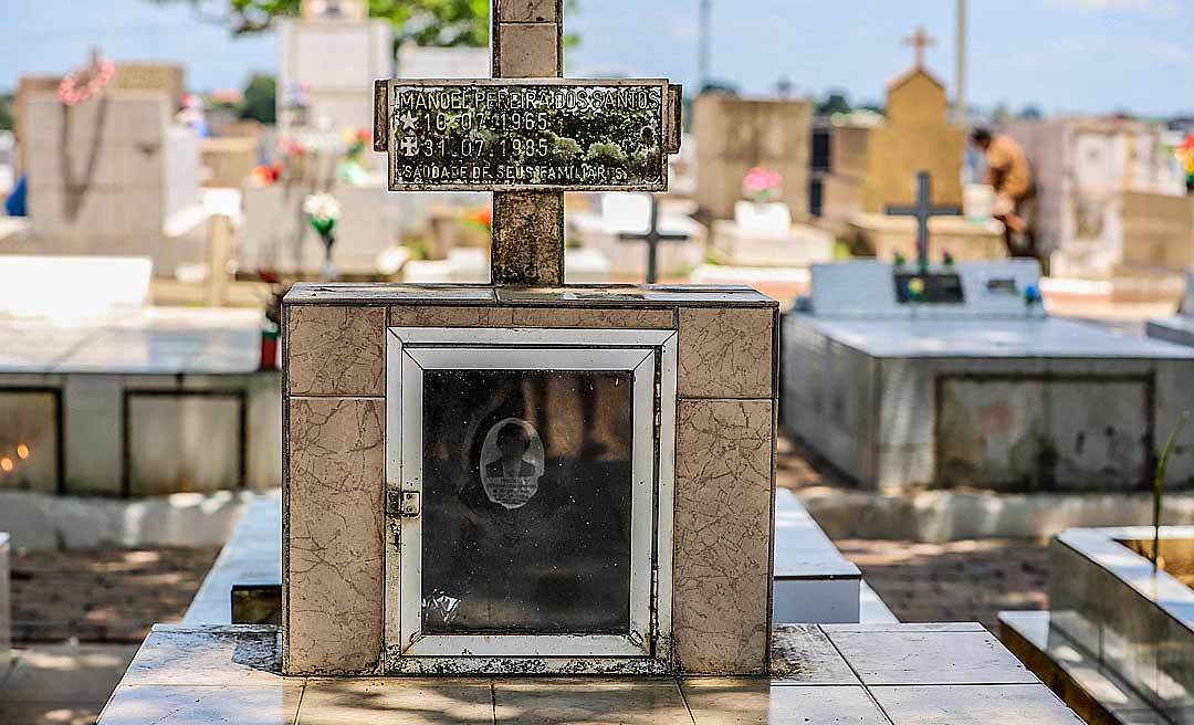 "Mistério no Cemitério Jardim da Saudade: O túmulo de Manoel Pereira do Santos atrai atenção e histórias curiosas"