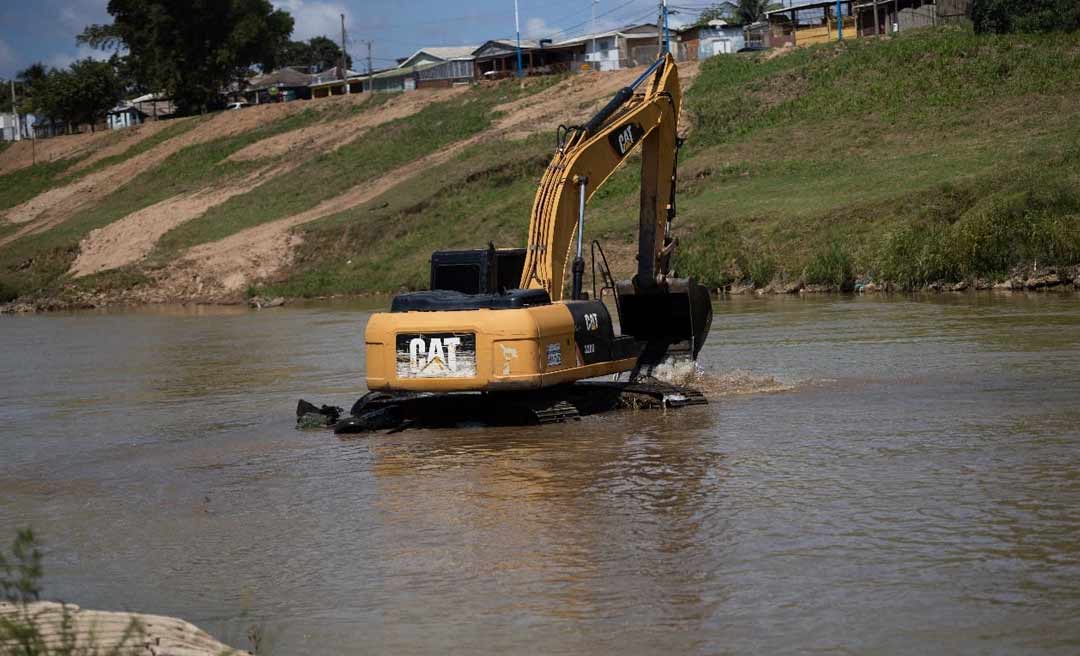 Mais de 200 toneladas de lixo já foram retiradas durante mutirão de limpeza do rio Acre