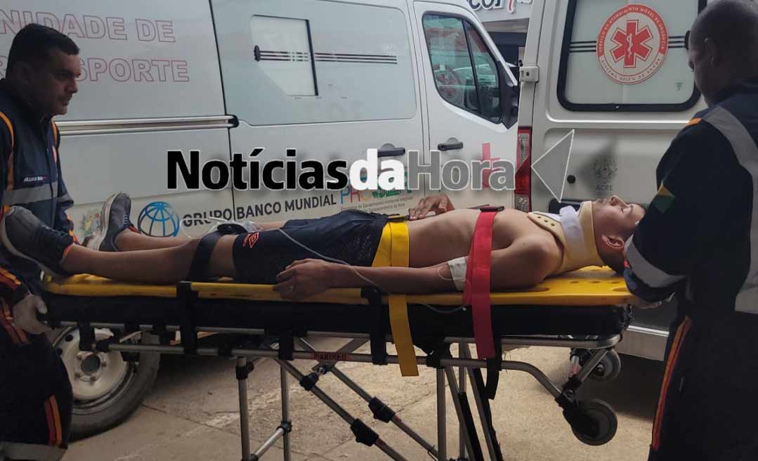 Procurando a morte, jovem empina moto na apertada Rio de Janeiro perto do Cemitério São João Batista e cai com criança na garupa