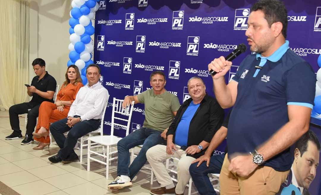 Com direito a bênção do prefeito Tião Bocalom, João Marcus oficicializa a filiação ao PL de seu ídolo Jair Bolsonaro