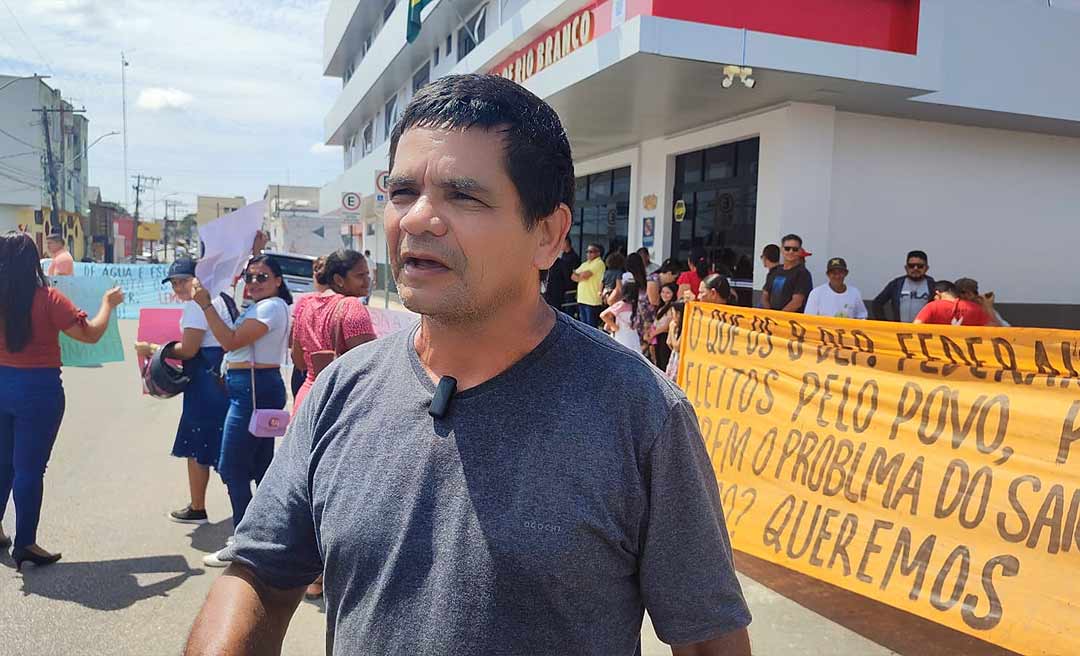 Moradores do Jardim Panorama protestam em frente à Câmara de Rio Branco: "Queremos água"