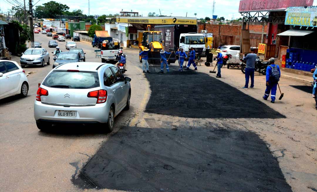 Prefeitura de Rio Branco segue com várias frentes de trabalho realizando serviço de tapa buraco em vários bairros