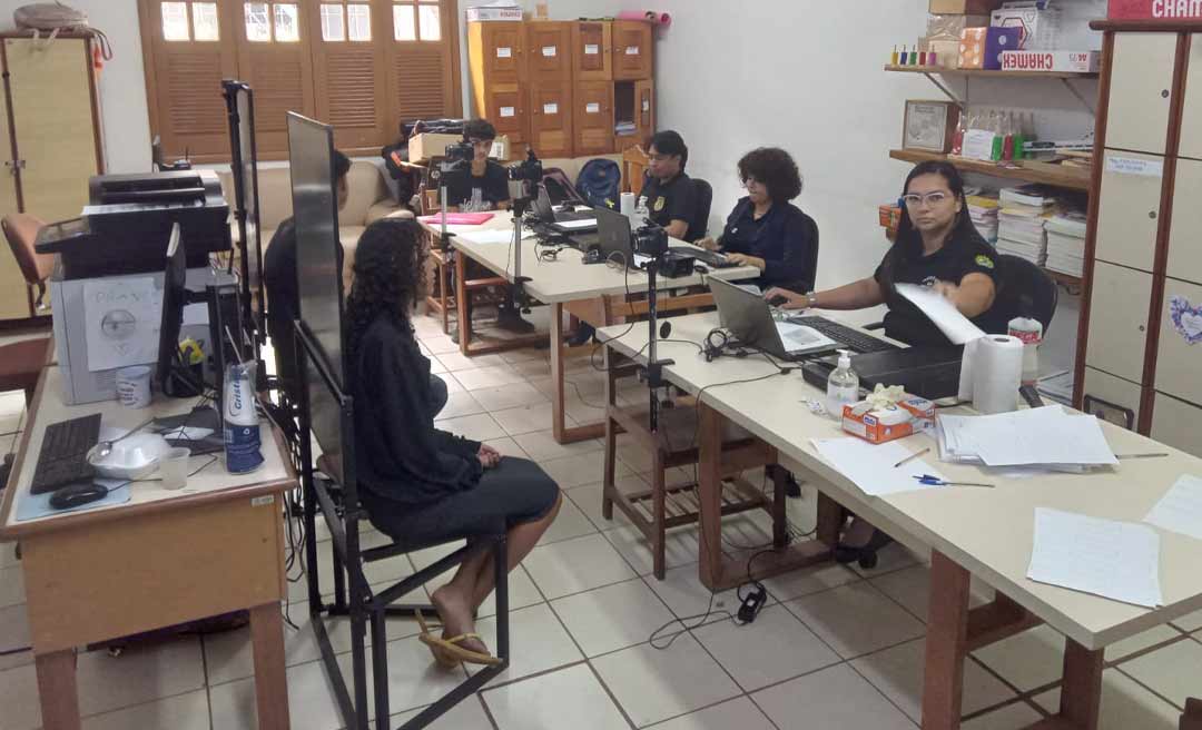 Parceria entre escola e Polícia Civil emite 90 carteiras identidade para estudantes e promove reflexões sobre cidadania