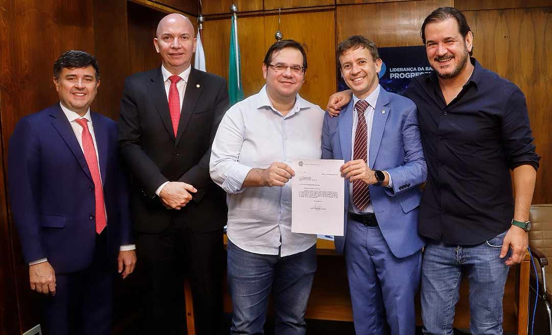 Eduardo Velloso pede afastamento do mandato de deputado federal e Fábio Rueda assume