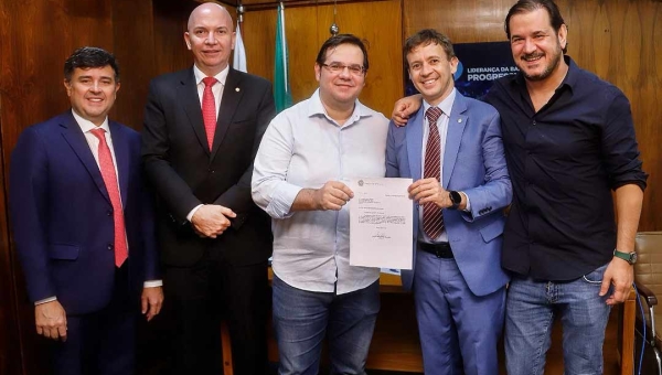 Eduardo Velloso pede afastamento do mandato de deputado federal e Fábio Rueda assume