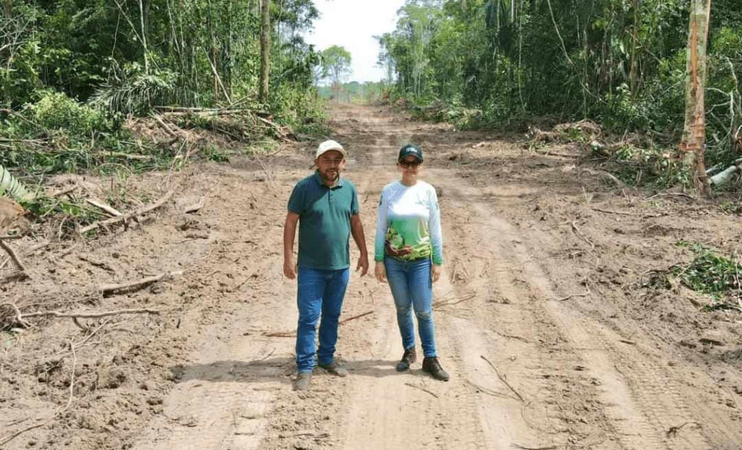 Determinado bloqueio do Ramal Barbary, trecho de estrada que passa por terra indígena e unidade de conservação no Acre