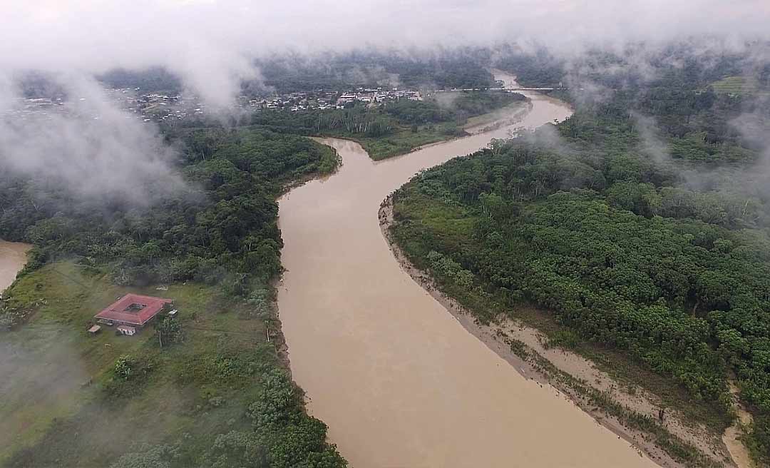 Cidades são apontadas como os maiores poluentes do Rio Acre no filme Expedição Águas do Acre