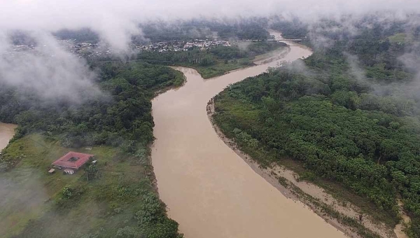 Cidades são apontadas como os maiores poluentes do Rio Acre no filme Expedição Águas do Acre