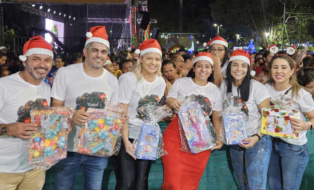 Festa de Natal reúne milhares em praça do Quinari