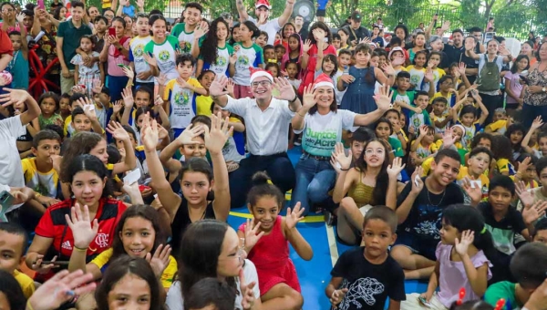 Governo entrega brinquedos arrecadados na campanha Natal Compartilhando Esperança