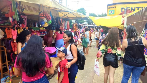 Presentes de Natal: no Calçadão da Benjamin Constant, comerciantes comemoram boas vendas