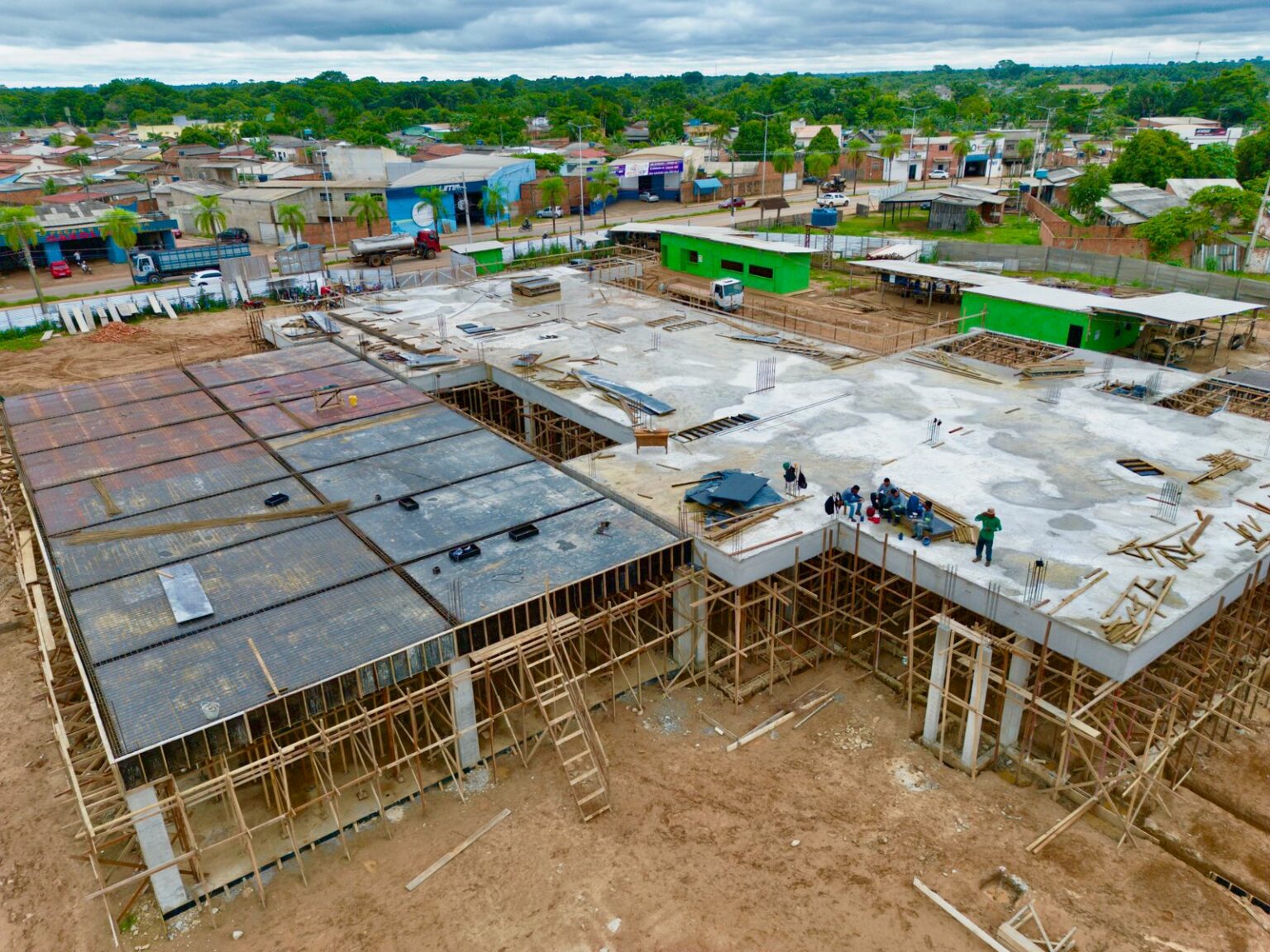 Obras de construção da nova maternidade Marieta Cameli avançam com concretagem de lajes