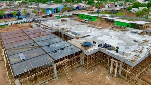 Obras de construção da nova maternidade Marieta Cameli avançam com concretagem de lajes