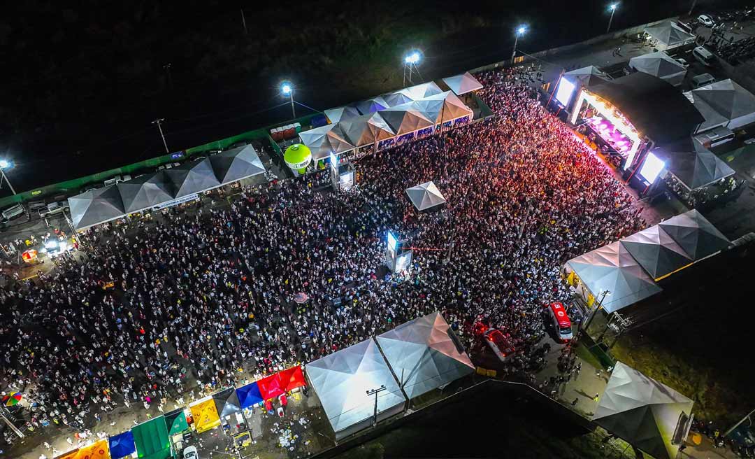 Réveillon no Arena da Floresta, em Rio Branco, com shows nacionais recebe multidão