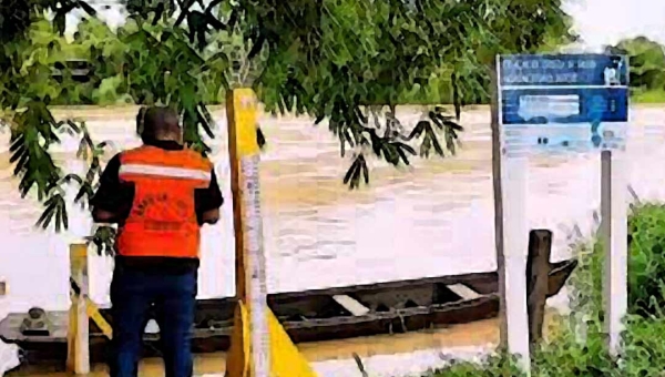 Rio Acre ultrapassa os 10,46 metros e atinge cota de atenção, informa Defesa Civil