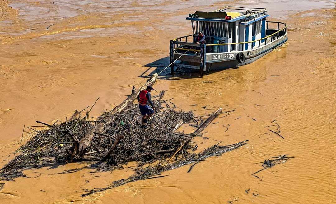 Deracre inicia retirada de balseiros de pontes sobre o Rio Acre