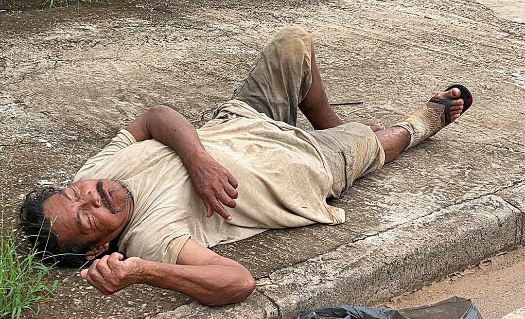 Abandonado pelo poder público, homem de 60 anos pede ajuda para sair das ruas e do alcoolismo