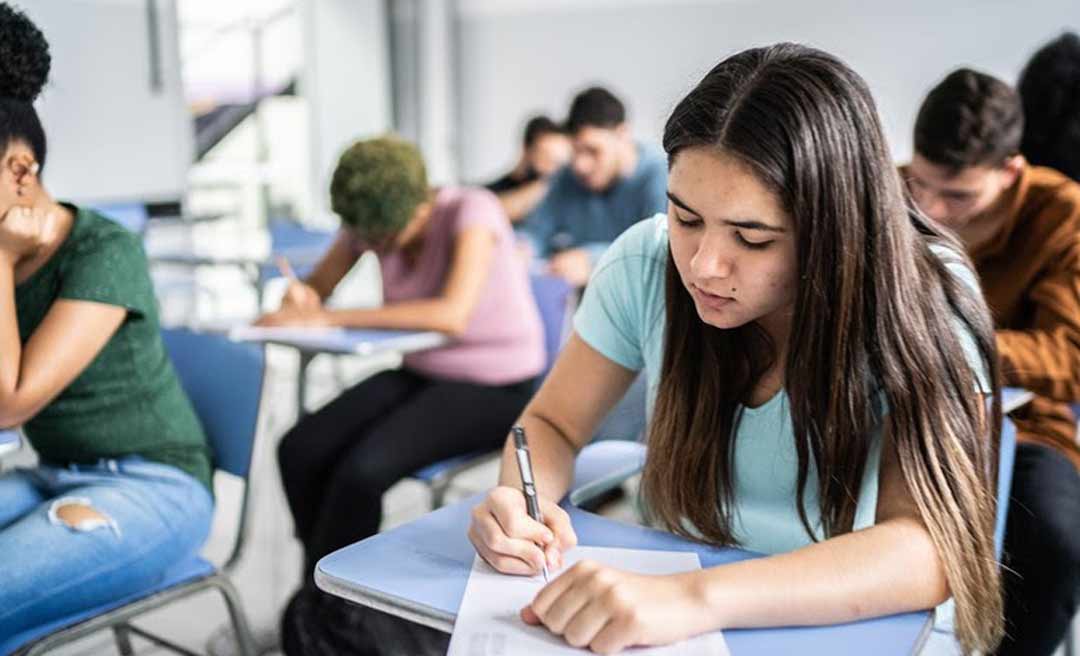 Presidente sanciona lei que prevê bolsa de permanência para alunos do ensino médio