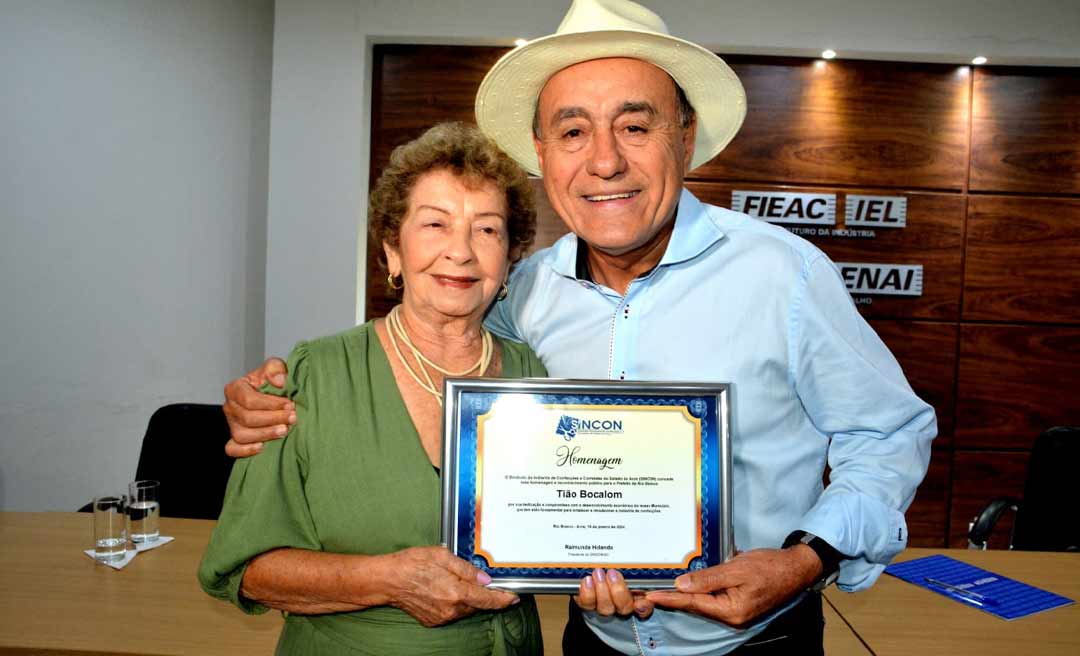 Prefeito de Rio Branco recebe homenagem de costureiras pelo apoio dado ao setor 