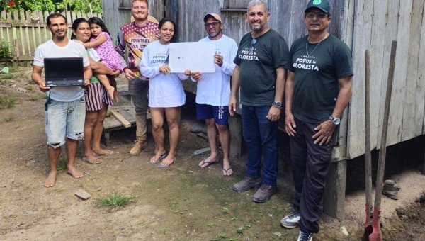 Cooperacre, Coopaeb e parceiros entregam equipamentos de internet via satélite para cinco comunidades da Reserva Extrativista Chico Mendes