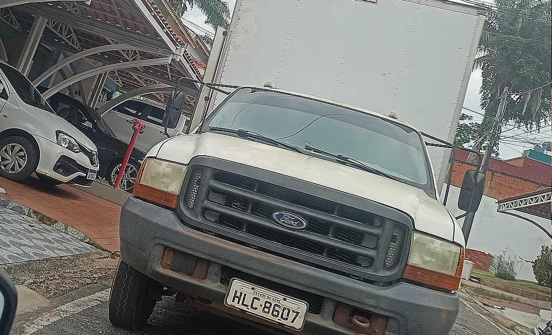 Caminhão com placa do Estado é flagrado fazendo mudança na residência de Ícaro Pinto; sindicalista e mãe do engenheiro diz que mudança é dela