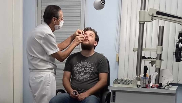 Em Rio Branco, família pede ajuda para pagar cirurgia de retina de jovem; custo é de R$ 22 mil