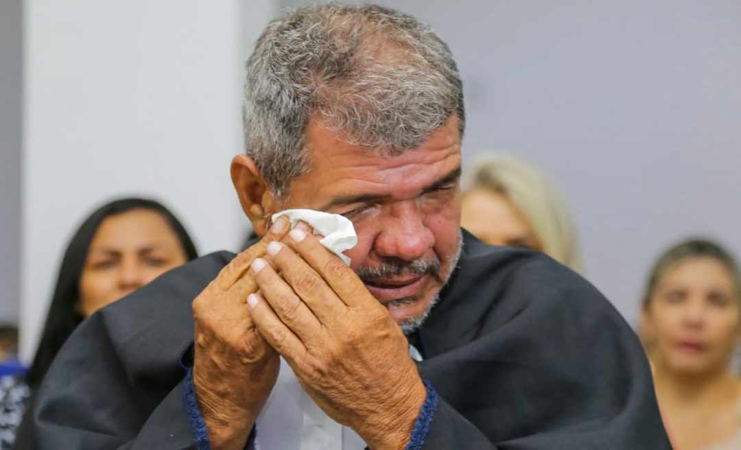 Aos 56 anos, homem em situação de rua se forma no ensino fundamental em Rio Branco