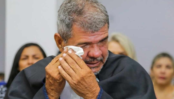 Aos 56 anos, homem em situação de rua se forma no ensino fundamental em Rio Branco