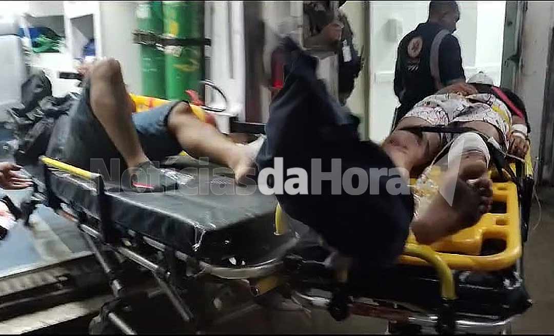 Motociclista invade preferencial, atinge motoboy em cheio e por pouco não registra vítimas fatais