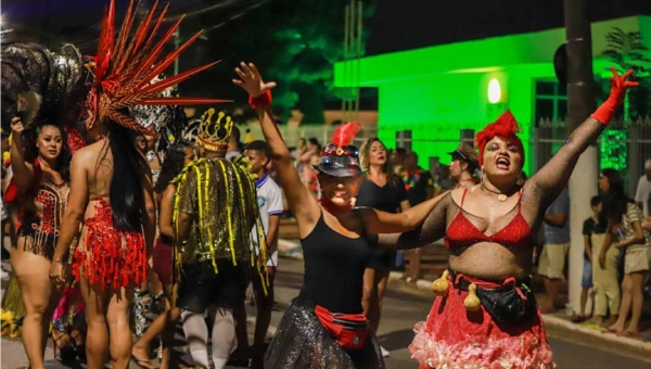 Carnaval não é feriado e faltar ao trabalho nos dias de folia pode até ocasionar demissão