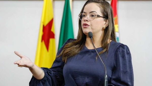 Michelle Melo apresenta novo requerimento e quer ouvir Henrique Maciel na Aleac a respeito do caso envolvendo servidora