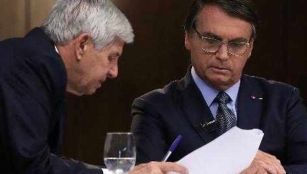 Bolsonaro e ex-ministros são alvos da PF; ex-assessores são presos