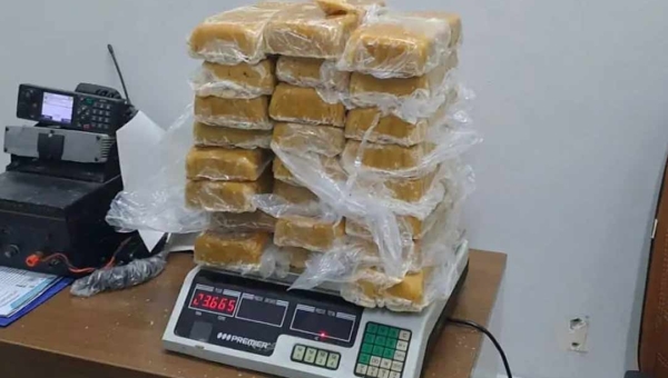 Bandidos mudam de estratégia e usam propriedade rural como laboratório para o refino de cocaína, no Acre