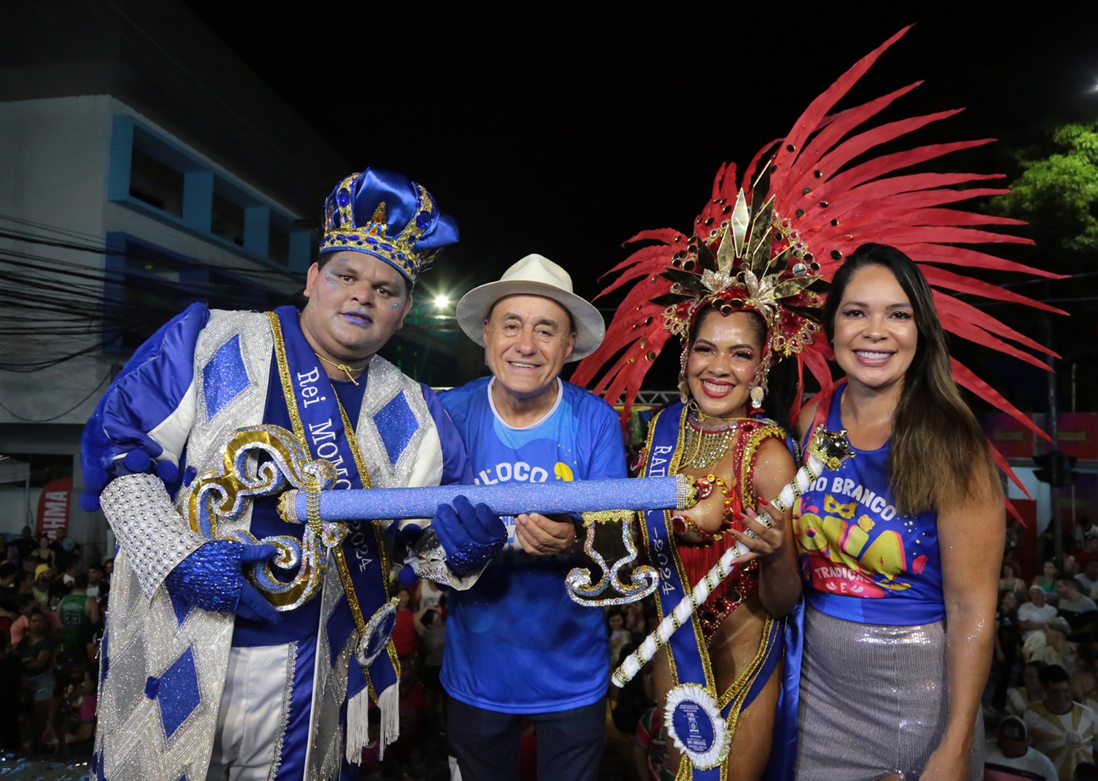 Rei Momo recebe chave de Bocalom e abre carnaval em Rio Branco; rainha da folia também é coroada
