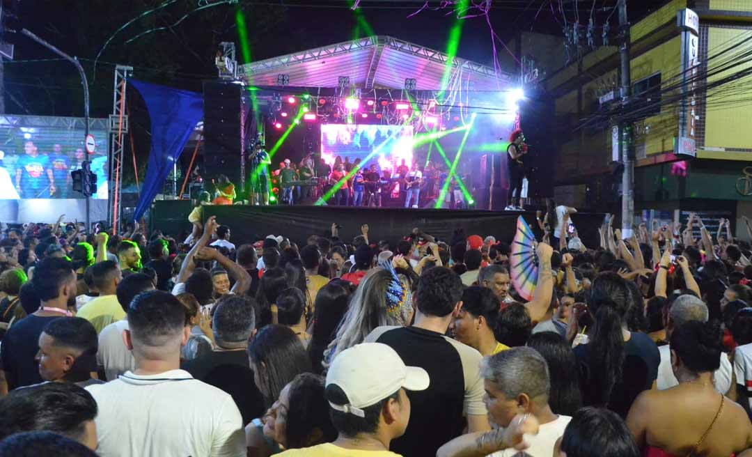 DJs, Sandra Melo, Elias Sarkis e Banda Hitz agitam a quarta noite do Carnaval da Prefeitura