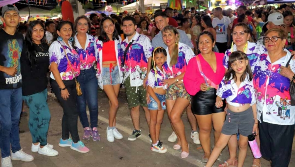 Carnaval de Brasileia: Têm milhares de foliões na fronteira, diversão e alegria em Alta